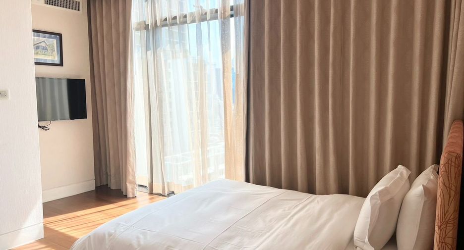 For rent 4 bedrooms condo in Pathum Wan, Bangkok