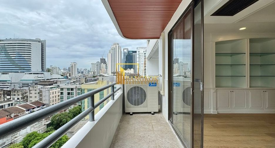 For rent 3 bedrooms condo in Khlong Toei, Bangkok