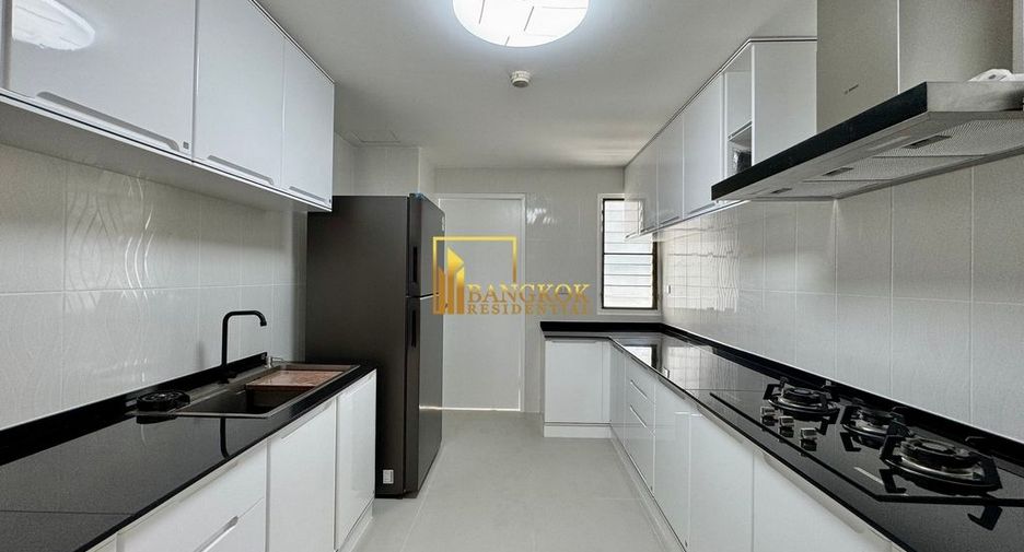 For rent 3 bedrooms condo in Khlong Toei, Bangkok