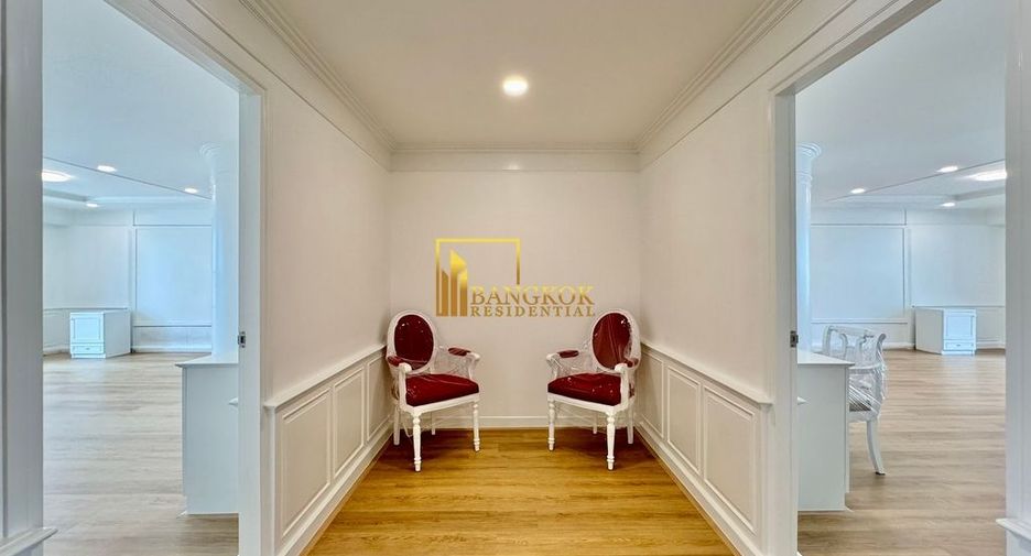 For rent 3 bedrooms condo in Khlong Toei, Bangkok