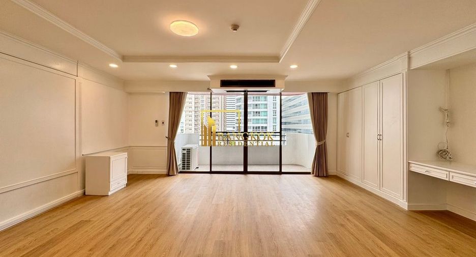 For rent 3 bedrooms condo in Khlong Toei, Bangkok
