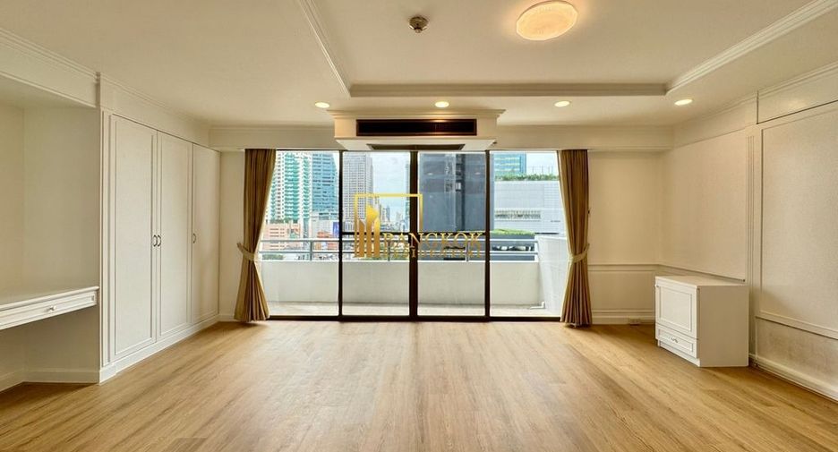 For rent 3 bedrooms condo in Khlong Toei, Bangkok