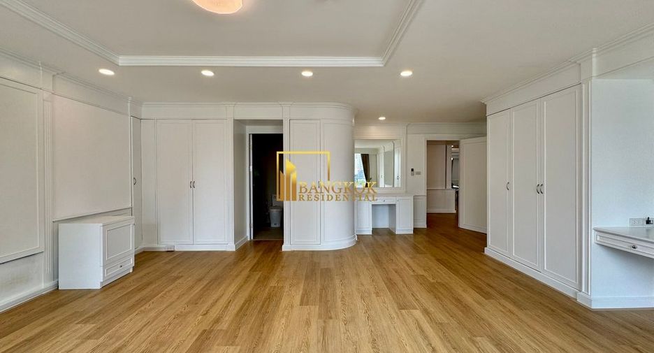 For rent 3 bedrooms condo in Khlong Toei, Bangkok