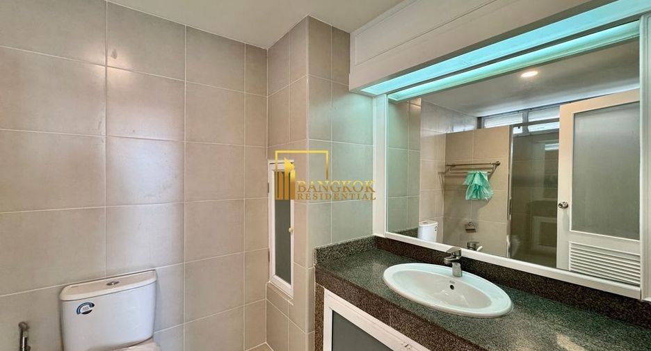 For rent 3 bedrooms condo in Khlong Toei, Bangkok