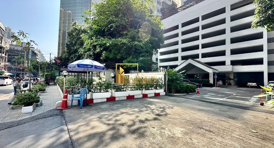 For rent 3 bedrooms condo in Khlong Toei, Bangkok