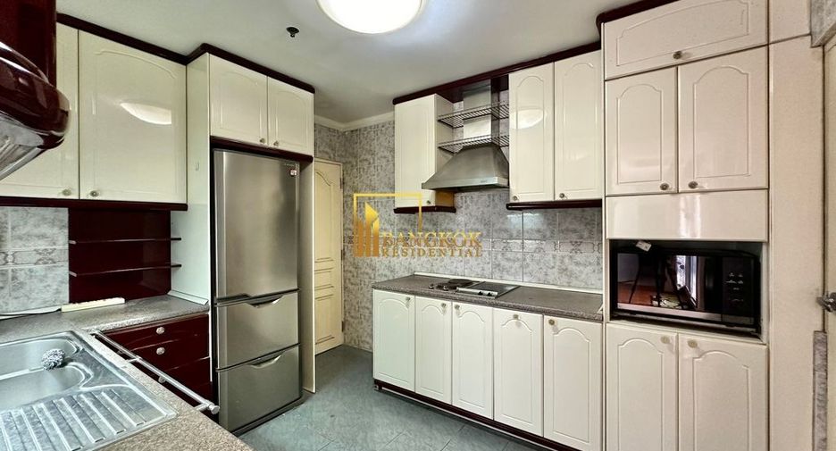 For rent 3 bedrooms condo in Sathon, Bangkok
