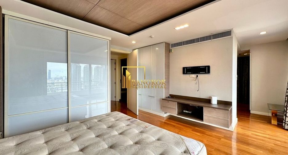 For rent 3 bedrooms condo in Sathon, Bangkok