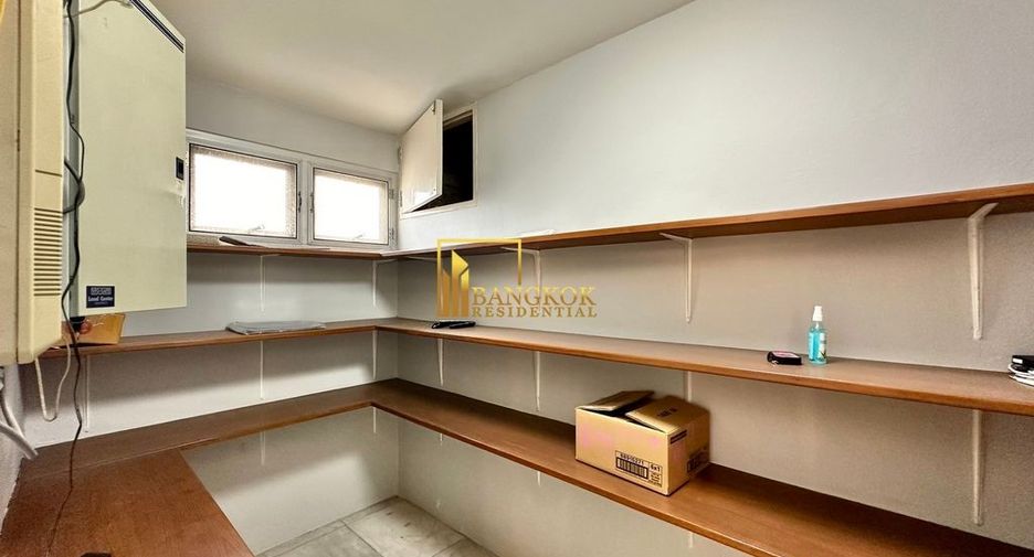 For rent 3 bedrooms condo in Sathon, Bangkok