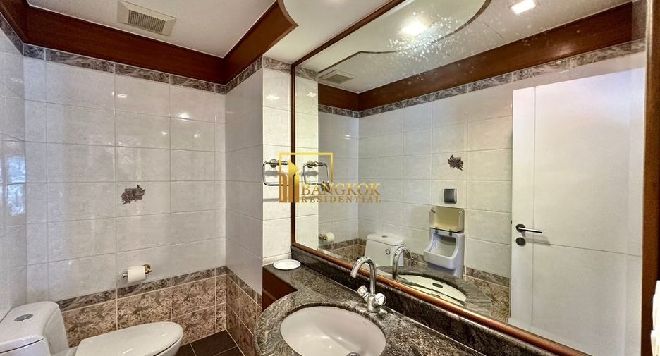 For rent 3 bedrooms condo in Sathon, Bangkok