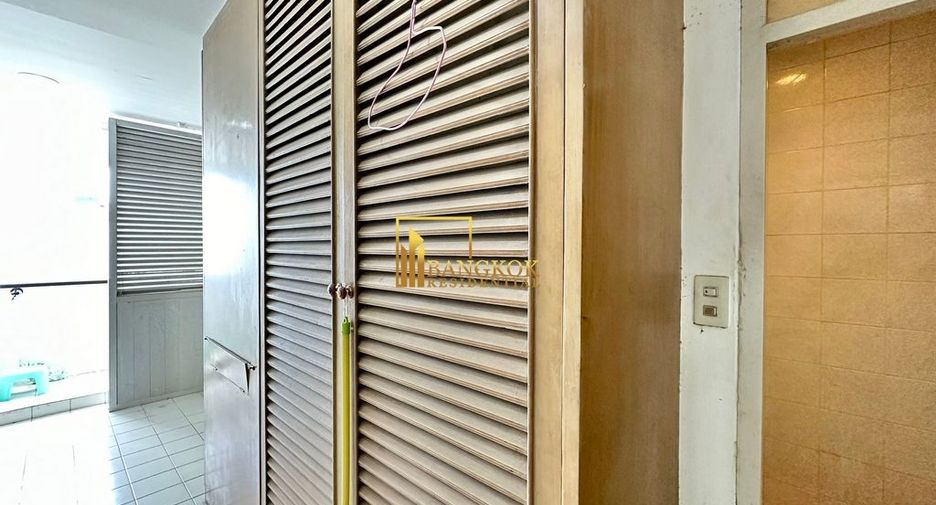 For rent 3 bedrooms condo in Sathon, Bangkok