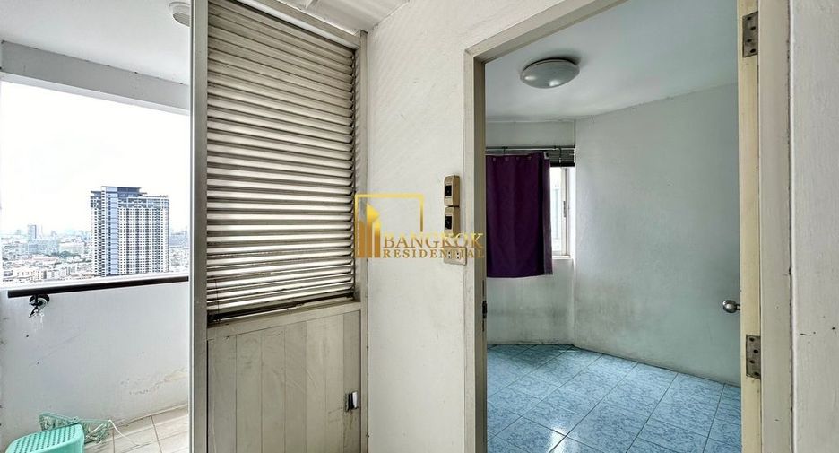For rent 3 bedrooms condo in Sathon, Bangkok