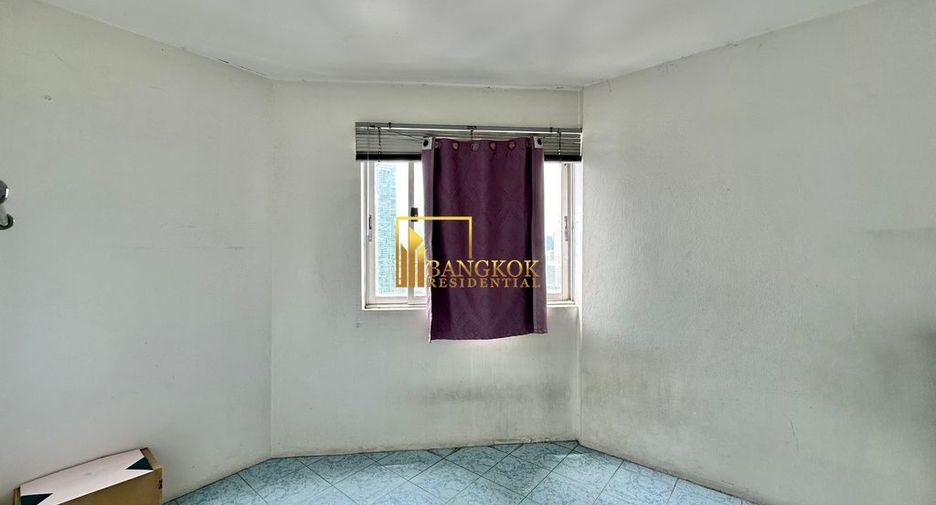 For rent 3 bedrooms condo in Sathon, Bangkok