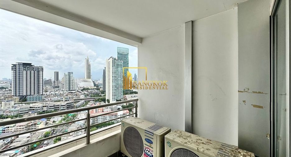 For rent 3 bedrooms condo in Sathon, Bangkok