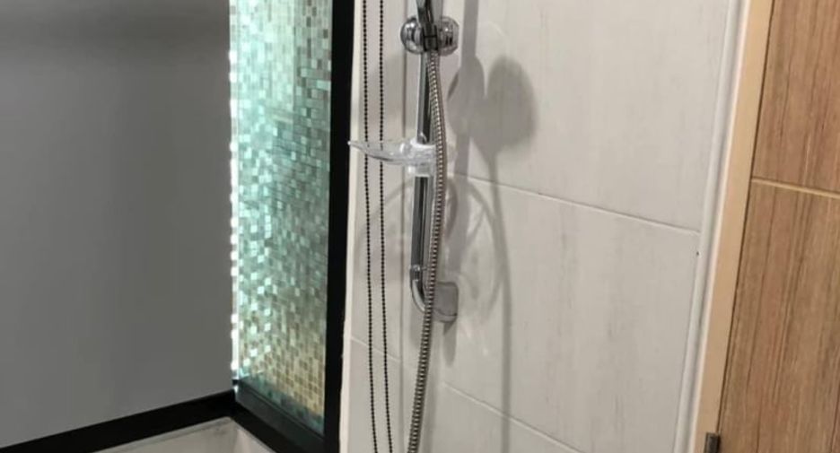 For sale 1 bed condo in Si Racha, Chonburi