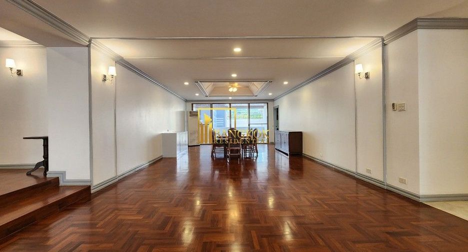For rent 3 bedrooms apartment in Khlong Toei, Bangkok