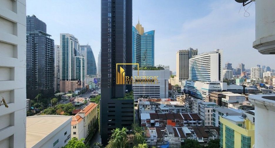 For rent 3 bedrooms apartment in Khlong Toei, Bangkok