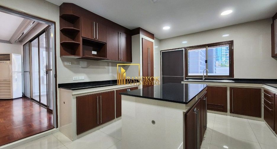 For rent 3 bedrooms apartment in Khlong Toei, Bangkok