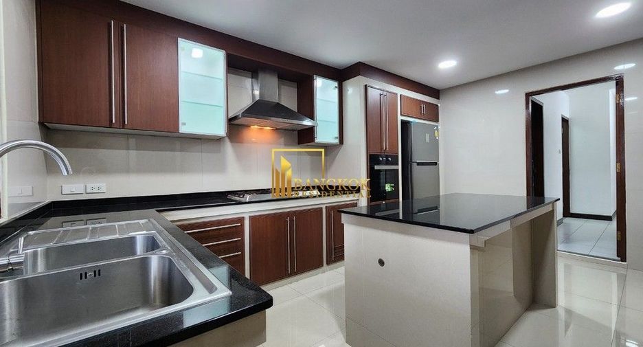 For rent 3 bedrooms apartment in Khlong Toei, Bangkok