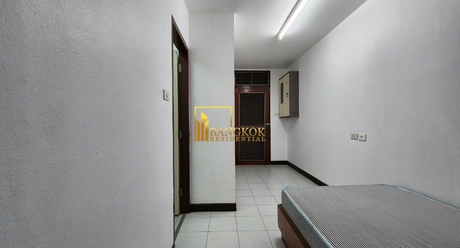 For rent 3 bedrooms apartment in Khlong Toei, Bangkok