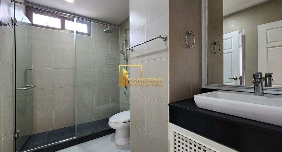 For rent 3 bedrooms apartment in Khlong Toei, Bangkok