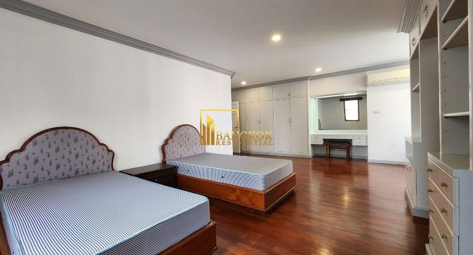 For rent 3 bedrooms apartment in Khlong Toei, Bangkok