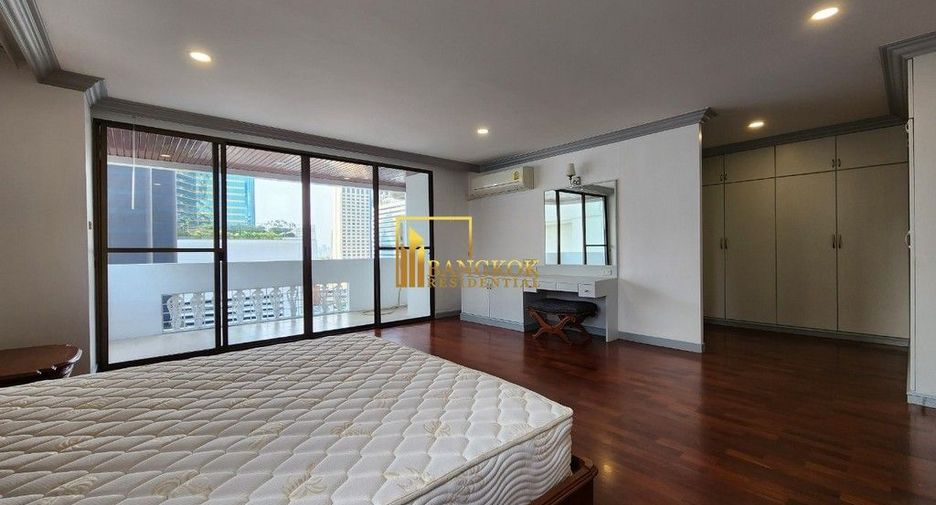 For rent 3 bedrooms apartment in Khlong Toei, Bangkok