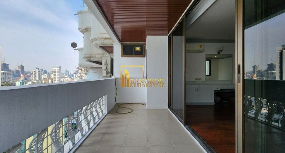 For rent 3 bedrooms apartment in Khlong Toei, Bangkok