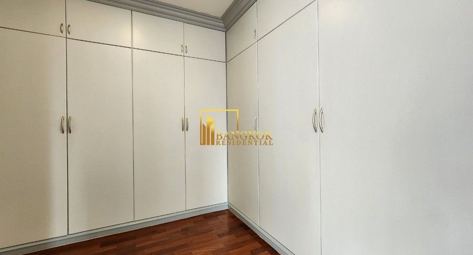 For rent 3 bedrooms apartment in Khlong Toei, Bangkok