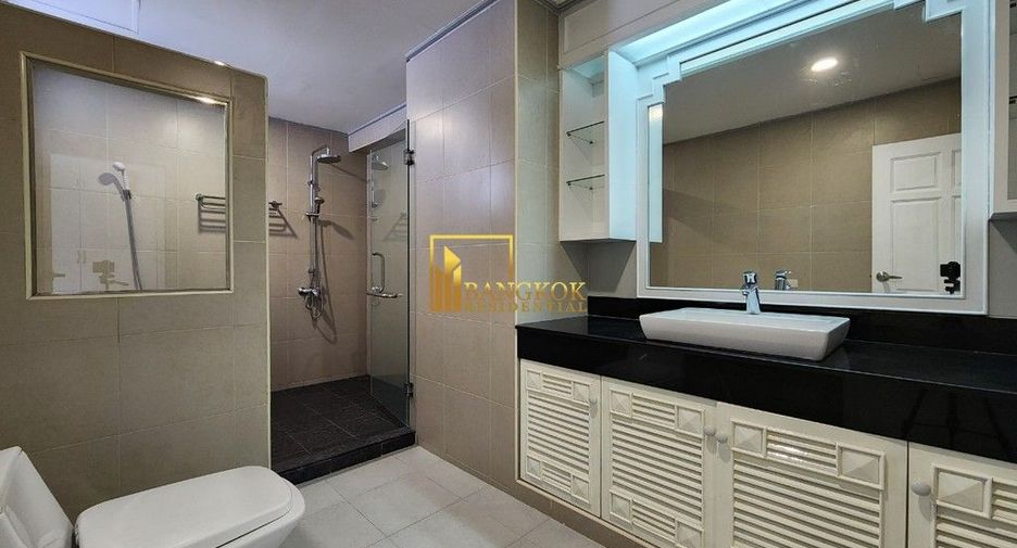 For rent 3 bedrooms apartment in Khlong Toei, Bangkok
