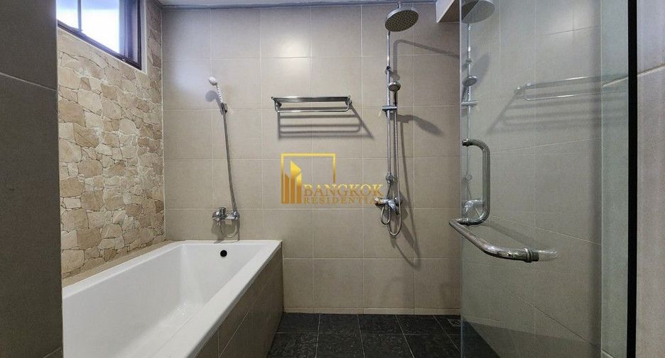 For rent 3 bedrooms apartment in Khlong Toei, Bangkok