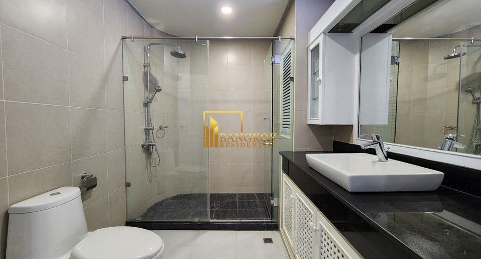 For rent 3 bedrooms apartment in Khlong Toei, Bangkok