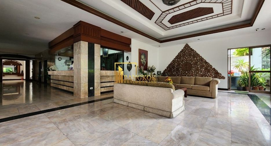 For rent 3 bedrooms apartment in Khlong Toei, Bangkok