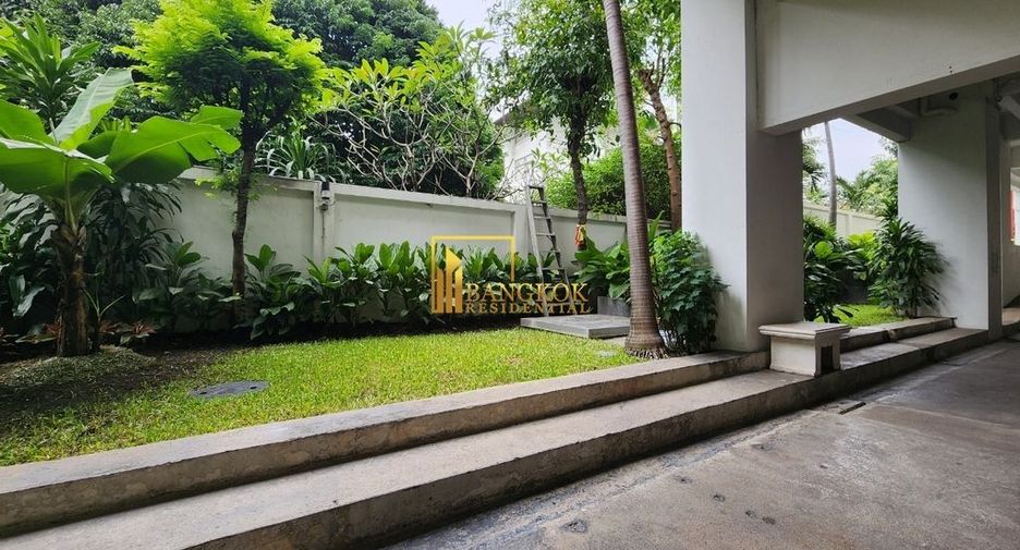 For rent 3 bedrooms apartment in Khlong Toei, Bangkok
