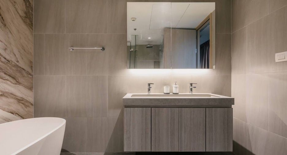 For rent 3 bedrooms condo in Sathon, Bangkok