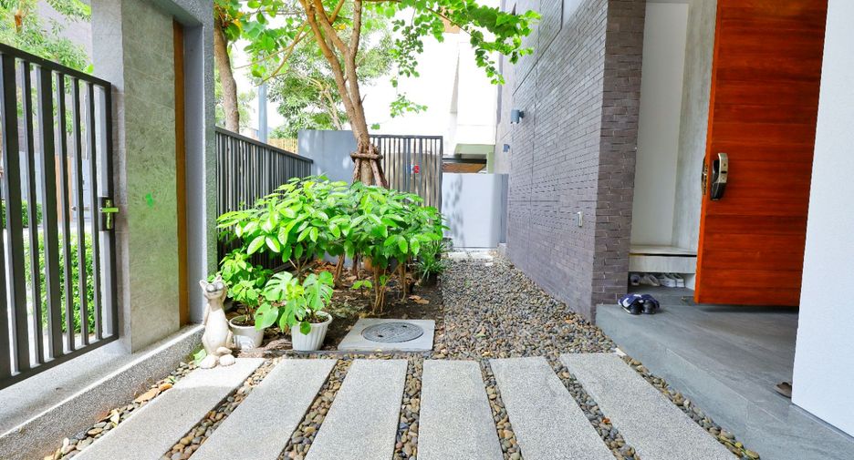 For sale 4 ベッドルーム house in Yan Nawa, Bangkok