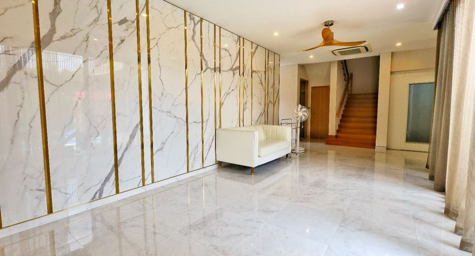 For sale 4 ベッドルーム house in Yan Nawa, Bangkok