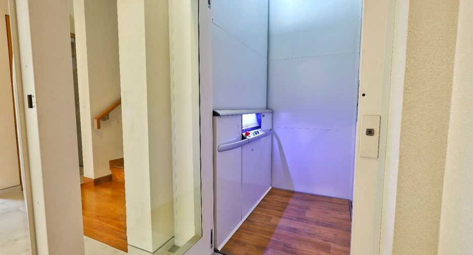 For sale 4 ベッドルーム house in Yan Nawa, Bangkok