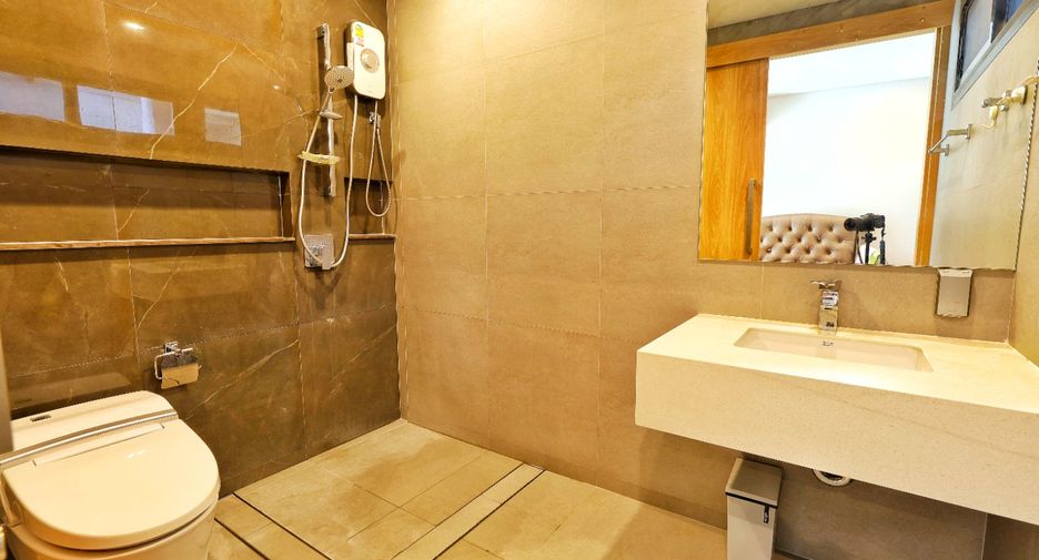 For sale 4 ベッドルーム house in Yan Nawa, Bangkok