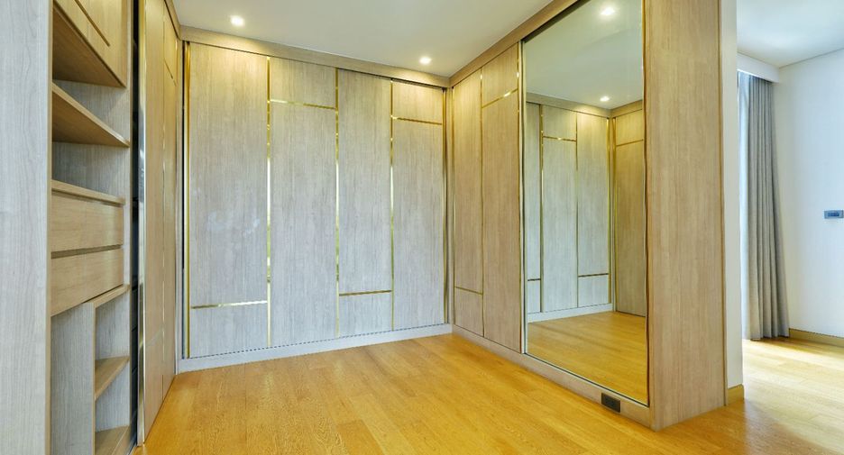 For sale 4 ベッドルーム house in Yan Nawa, Bangkok