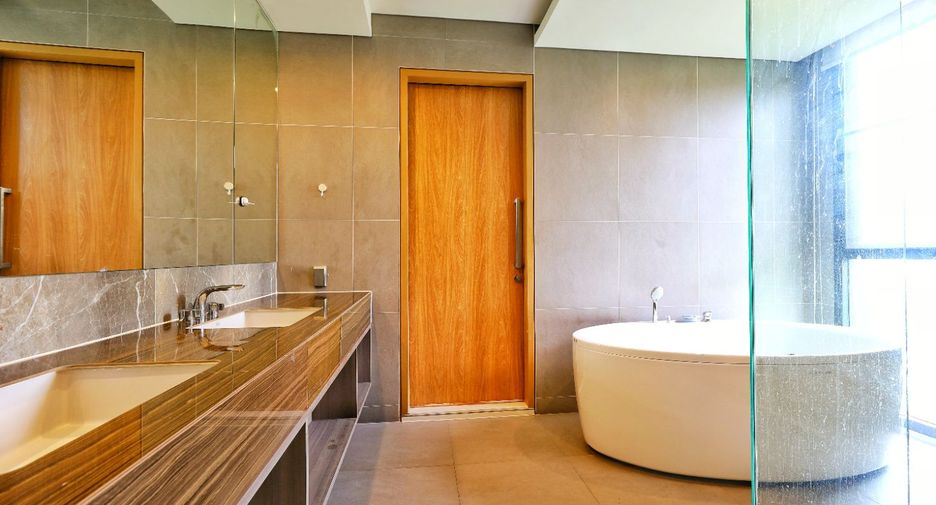 For sale 4 ベッドルーム house in Yan Nawa, Bangkok