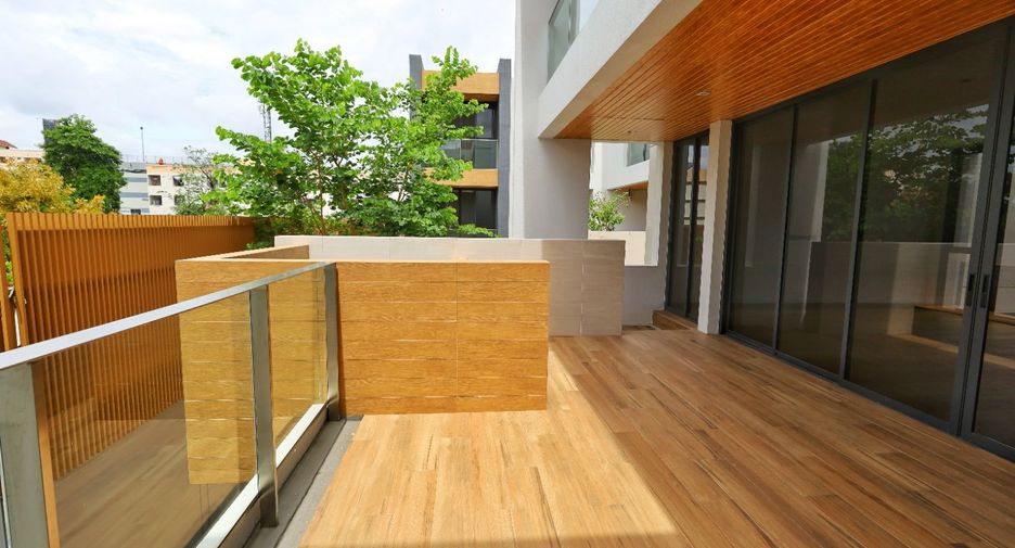 For sale 4 ベッドルーム house in Yan Nawa, Bangkok