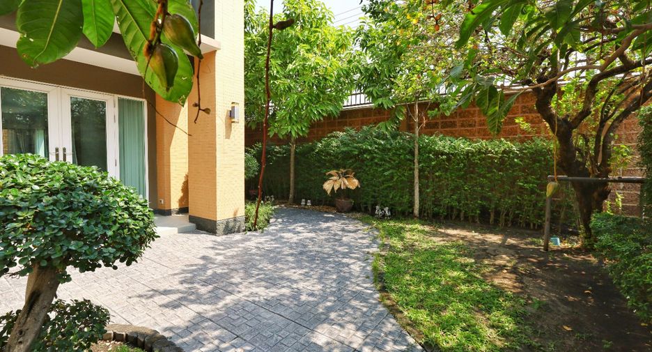 Casa en venta de 4 habitaciones en Pak Kret, Nonthaburi