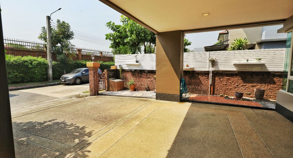 Casa en venta de 4 habitaciones en Pak Kret, Nonthaburi