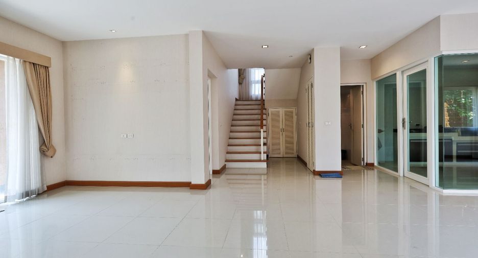 Casa en venta de 4 habitaciones en Pak Kret, Nonthaburi