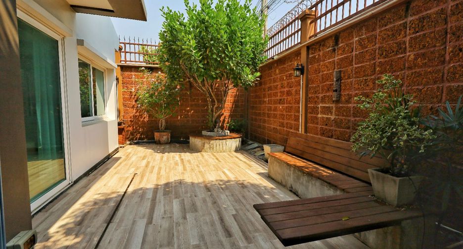 Casa en venta de 4 habitaciones en Pak Kret, Nonthaburi