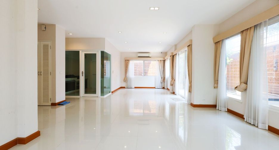 Casa en venta de 4 habitaciones en Pak Kret, Nonthaburi