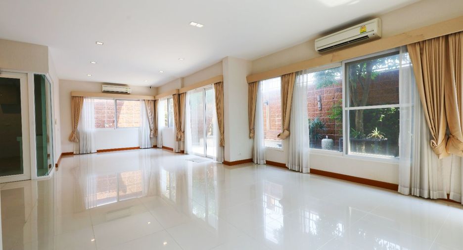 Casa en venta de 4 habitaciones en Pak Kret, Nonthaburi