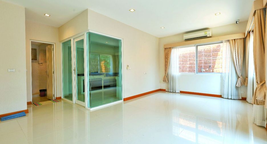 Casa en venta de 4 habitaciones en Pak Kret, Nonthaburi
