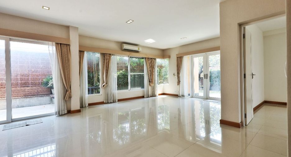 Casa en venta de 4 habitaciones en Pak Kret, Nonthaburi