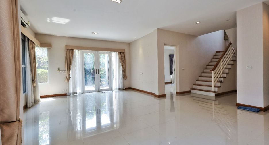 Casa en venta de 4 habitaciones en Pak Kret, Nonthaburi